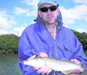 Ritchie Duncan has put the blades away and is giving the local whiting population a work out on the surface. The decent whiting will be further up river early on. 