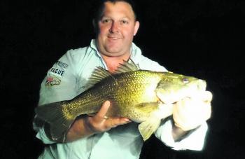 Steve Lee with a Macleay River monster.