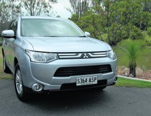 The trade mark ‘jet fighter engine’ grille of the Outlander has vanished with this year’s re-styling, the overall design remains eye pleasing. 