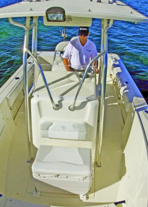 The clean lines and stylish design of the Edgewater 250CC will appeal to sportfishing anglers of many persuasions. Jigging for snapper, trolling for mackerel or setting a spread of lures for a marlin would be just to this rigs liking.