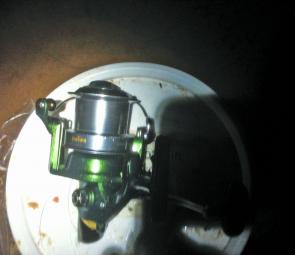 It’s a bad photo but it shows how quickly things can happen whilst jewie fishing at night on the beach: This Daiwa Emblem 650 was stripped of its 27lb Tortue line in one run. In all likelihood a big whaler shark took the bait, the head from a 1.2kg squid.