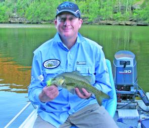 Rod Cumming and the author have a company known as Dreamfish, and Rod just had to test out one of our 1/4oz Buzzmasters. Tough job testing out lures but worth it, especially when you catch fish like this lovely Nepean bass.