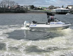 The reversing capability of this boat is simply incredible – this will be very useful in a wide range of situations.
