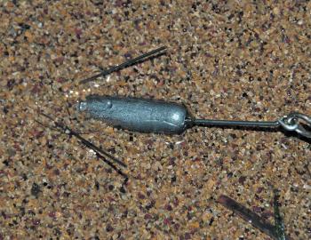 This is how your grapnel sinker will sit once it is set on a sandy bottom. Light lifting of the rod tip, and turbulence on the bottom, will help it to sink into the sandy bottom. A good purchase will allow you to keep the main line tight, which will aid t