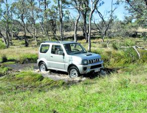 Creek crossings don’t faze the Jimny thanks to 4WD and excellent ground clearance. 
