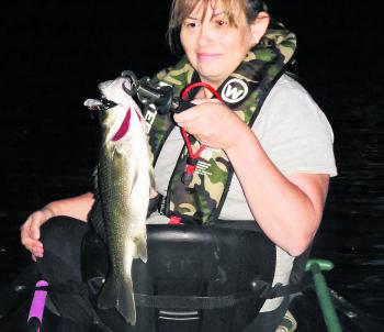 The author’s wife, Leslee Nolan, with a 400mm bass taken from Tallow Dam in Kangaroo Valley on a Kakoda Bat.