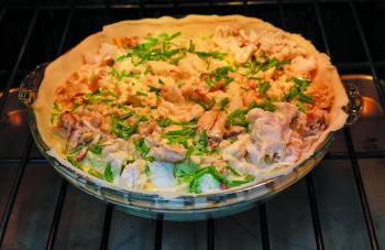 With the oven at 375°F/190°C, cook the quiche for 30 minutes in the preheated oven. 