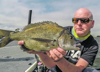 Corey with an excellent example of what the Hopkins has to offer, a 1.4kg beast taken from a rocky point on a Cranka Crab. 