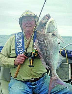 Flyfishing guru Kevin Laughton took to the S10/Penn 560 Slammer spin and weedless soft plastic rig like a duck to water with his first soft plastic snapper besting 75cm. The lure is a 30cm long soft plastic shad belly strip.