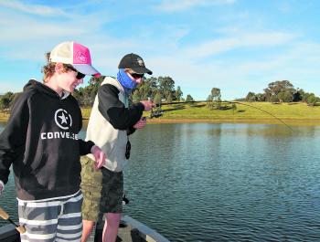 Blue skies, green grass, wispy white clouds, good mates and bent fishing rods. It’s what Windamere Dam is all about in October.
