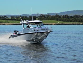The wheelhouse of the hard top has great visibility through the windscreens, plenty of space for your electronics and has rocket launchers to store fishing rods when they are not in use.