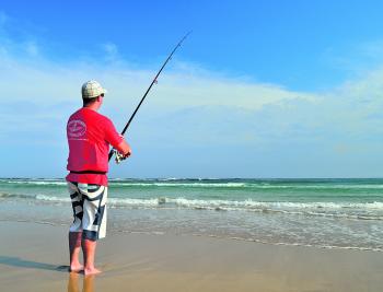 Fishing Monthly Magazines : Ten beach fishing tips