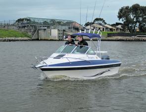 The 4850 Streaker Navigator is a good looking boat set up for some serious fishing and boating.