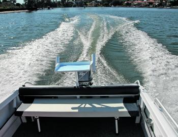 Flexibility in layout is always a bonus in a good fishing boat. A drop-down, three-person rear bench seat gives the Bay Rover’s skipper the ability to provide more work room when necessary. There’s also a very handy bait station, plus a live well, to make