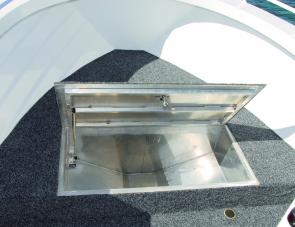 The standard of finish is reflected in the fact that the big underfloor fish box is equipped with a gas strut. There is also a forward seat spigot on the bow platform.