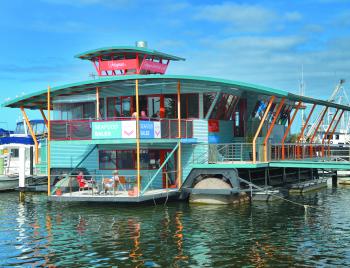 Ferryman’s Café is a popular lunch and dinner venue and also sells fresh seafood.