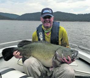 Tony Bennett from Tackle world Wagga with one of Burrinjuck Dam’s trophy Murray cod, caught on a trolled red and black Mudguts spinnerbait. This technique has become very popular over the past 18 months.
