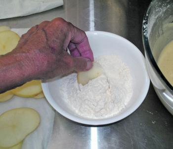 Coat each potato slice in a little flour. 