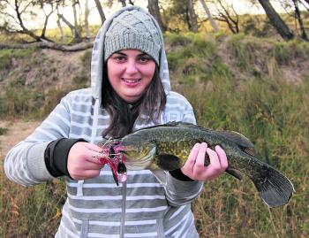 Hayley Macdonald sports a cold weather Murray cod taken slow rolling a spinnerbait early in the morning. 