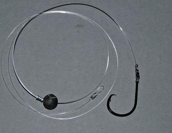 The basic rig for deploying a live-bait generally consists of a leader (60lb-100lb) around a metre long, with a no. 5 to no. 7 ball sinker secured about 30cm up from the hook with a crimp. A small loop is crimped in the other end to allow easy attachment