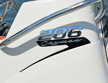 Designed and built in the USA and imported by Aussie Boat Sales, the Robalo Cayman 206 is the smallest in their three-strong bay-boat range. With Kevlar incorporated in the hydra-lift hull and the planing surface extended past the transom line, this boat 