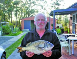 Lindsay Burns, of Yarrawonga with his big bream of 1.5kg and 45cm.