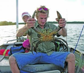 Talk about grabbing the bull by the horns… Mud crabs are faster and angrier than blue swimmers and their claws are incredibly strong – avoid them!