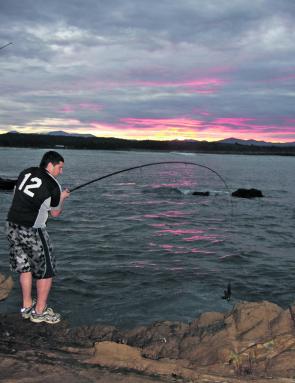 It is advisable to pole your catch from the water rather than using a landing net. Poor visibility makes netting fish hard and it can be dangerous watching the fish instead of where your feet are. 