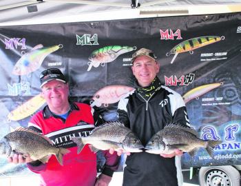 Mario Vukic and Paul Conn from team ‘Warm and Safe Australia’ display some of the quality bream from their 5.05kg Maria Lures Best Bag.