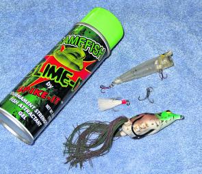Scented Spray, both hard and soft topwaters benefit from a spray of fish exciting scent. Also note the alternate trebles, the 'feathered' treble is a tail treble that causes drag and helps you twitch the lure in place. Such a tail treble also soaks up ple