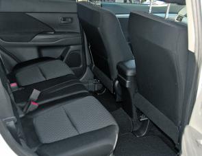 There’s ample leg room for second row passengers within the 2013 Outlander. 