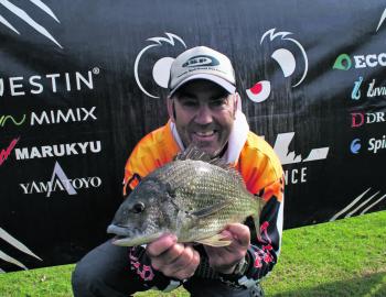 Dean Gamble from Team SAD with the 1.82kg thumping bream that handed his team the JML Anglers Alliance Big Bream Prize.
