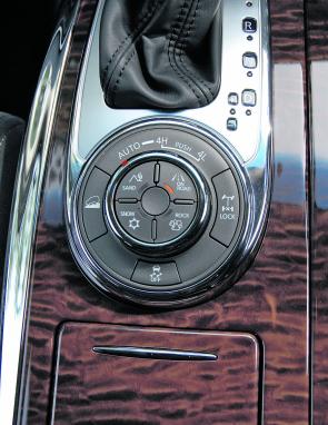 A console dial allows for selection of various modes on the fly. 