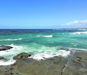 Rock fishing can be good in the middle of winter but it can be hard to time an outing with suitable sea conditions. These rocks at Soldiers Beach are nice and washy, but if it looks any rougher than this, stay safe and don’t fish.