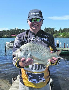 Anthony Thorpe with his 1.42kg Austackle Big Bream.