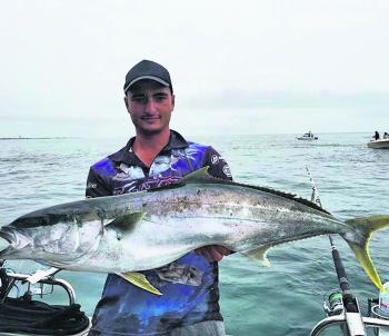 Chris Cassar shows off a kingy in excess of 10kg!