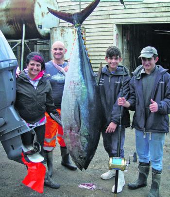 These anglers put in the hard yards to pull up this whopper 116.5kg tuna.