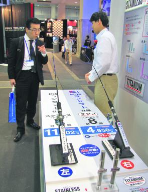 Fuji showcased the benefits of the their new technologies incredibly well. This display showed the increase in sensitivity that titanium guides offer over stainless ones.