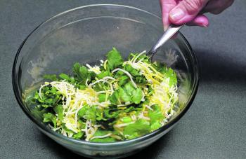 In a bowl, mix together the grated cheese, roughly chopped coriander leaves and the sliced greener parts of the shallots. Then place the bowl to one side.