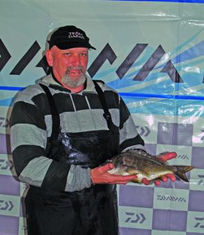 Barry Thomas with the event’s big bream caught on an Ecogear VX blade.