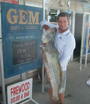 Shane Hackett shows us all what can happen when you target mulloway with this ripper caught around the Pin Bar.