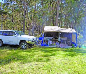 Kampe’s camping: on this occasion we only set up the front walls at night. 